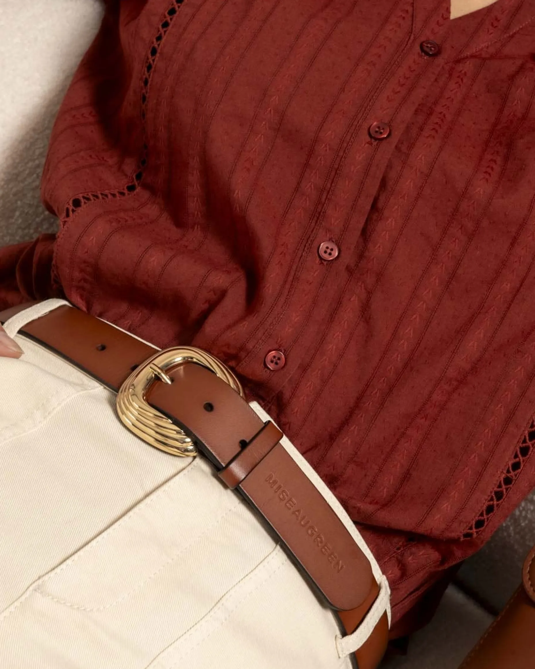 Femme Mise Au Green Ceinture signature avec boucle travaillée