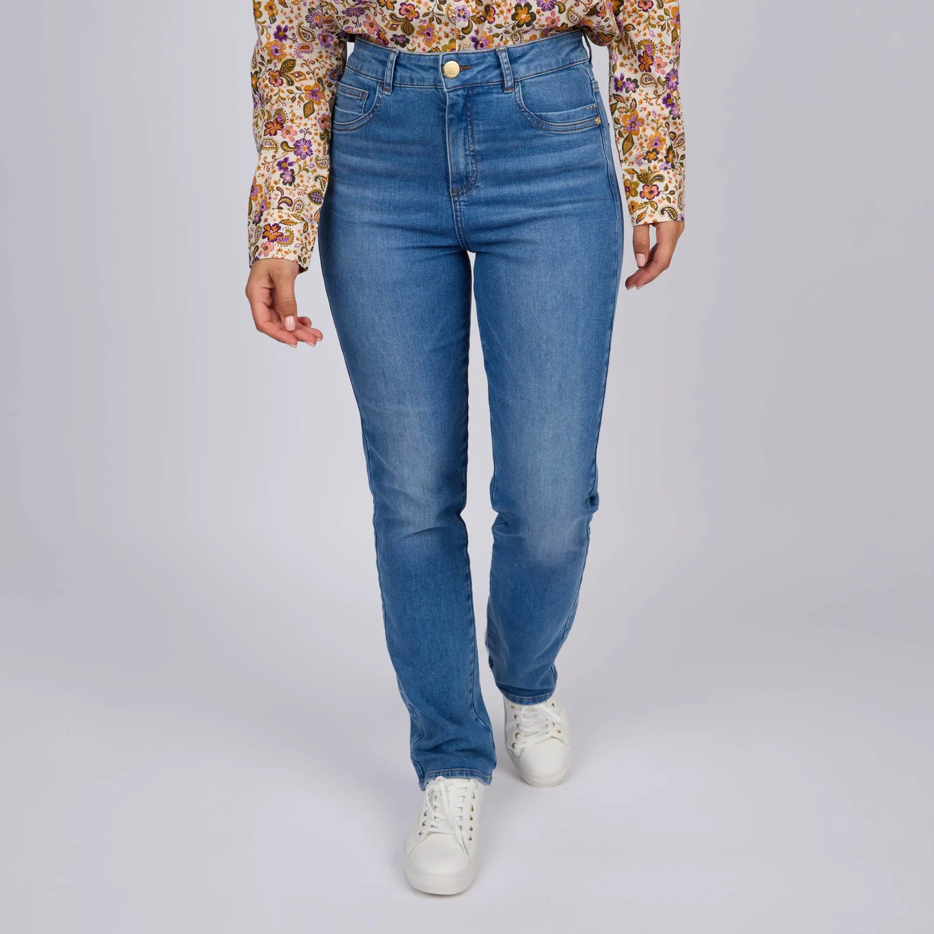 Femme Mise Au Green Jean Charly blue bleached