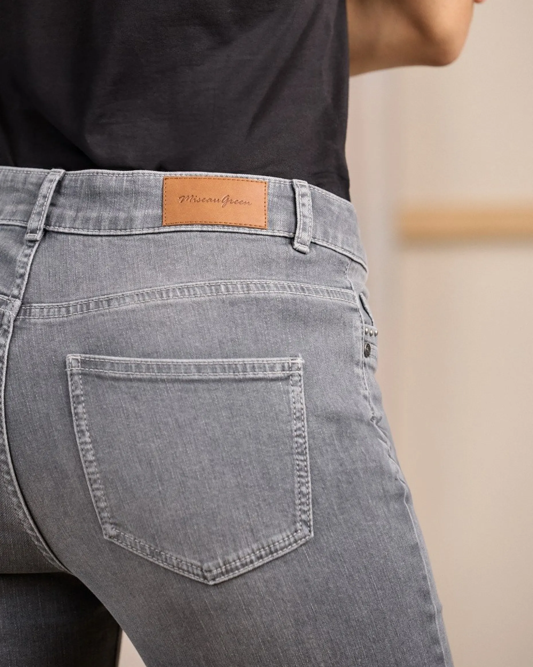 Femme Mise Au Green Jean Charly grey bleached