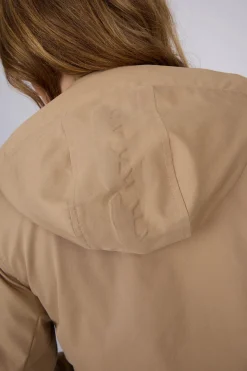 Femme Mise Au Green Trench coat